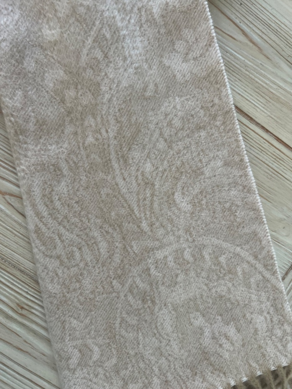 Begg & Co Scotland 100% Cashmere Paisley Scarf Oatmeal Beige Fringe - Picture 5 of 5